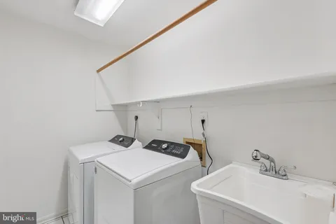 $922,000 | 15056 Brown Post Lane, Centreville, VA 20121