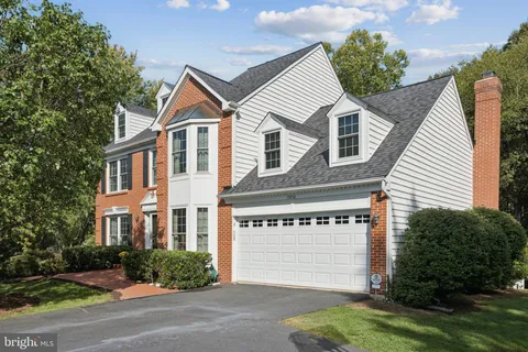$922,000 | 15056 Brown Post Lane, Centreville, VA 20121