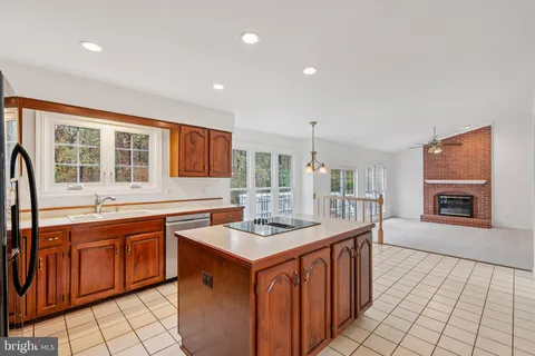 $922,000 | 15056 Brown Post Lane, Centreville, VA 20121