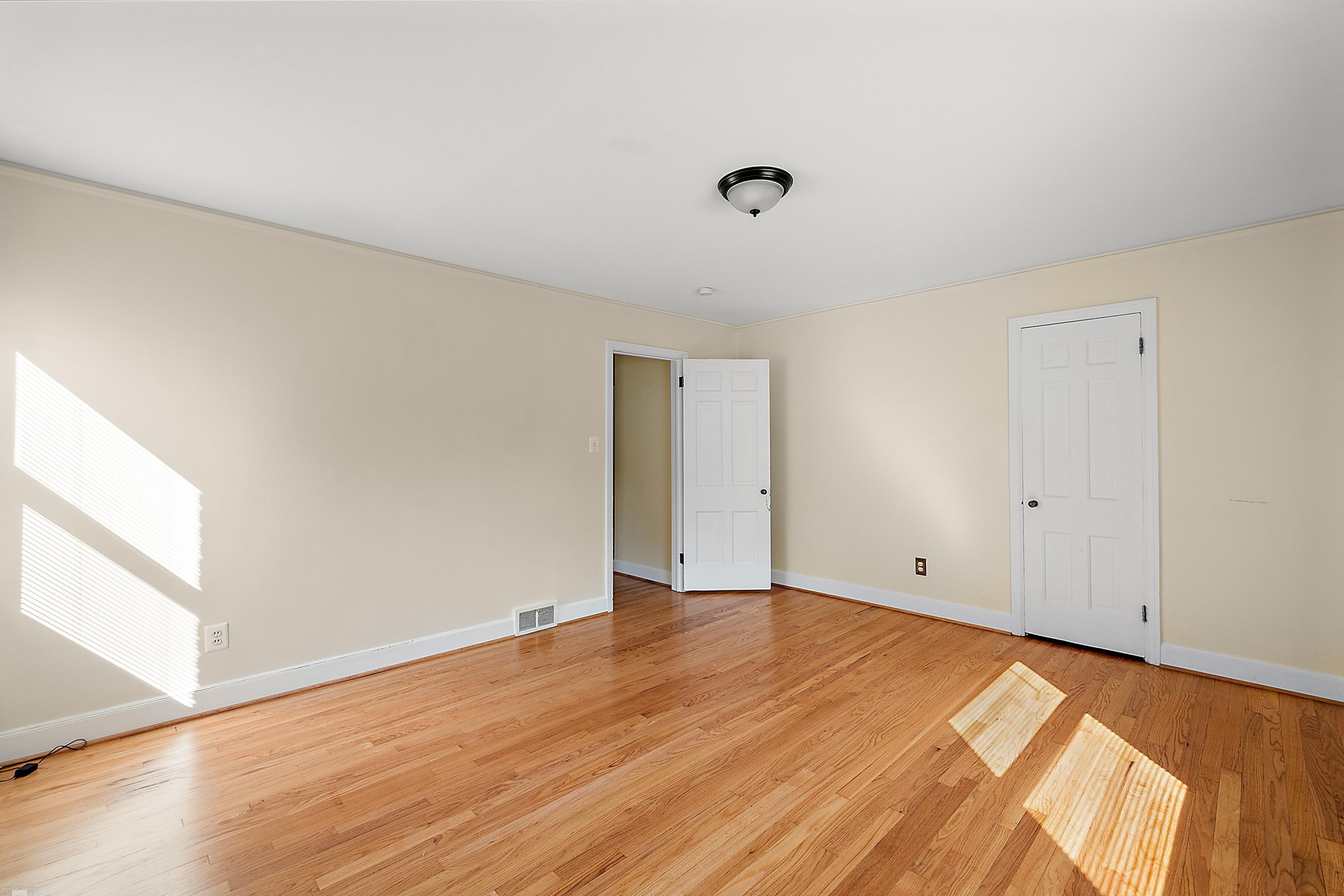 821 Neff Road Grosse Pointe, MI 48230 - Photo 26 of 32 50157965-47d65ee0-05c2-4b59-b5d0-73ba416878ac.JPG