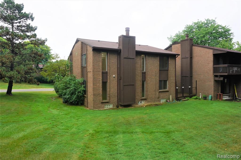 2218 Rhine Road West Bloomfield, MI 48323 - Photo 30 of 39