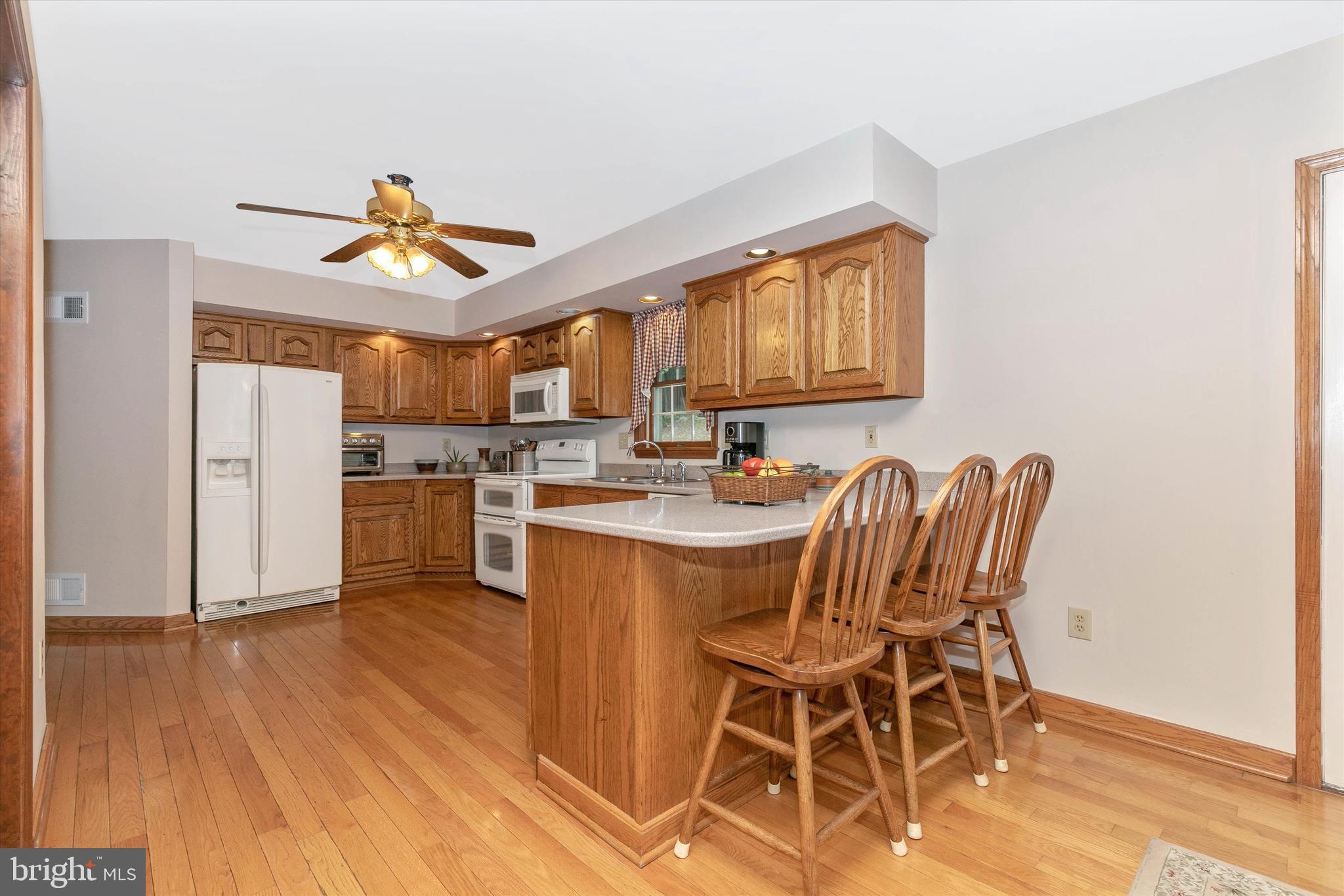 20804 Townsend Road Rohrersville, MD 21779 - Photo 22 of 49 Breakfast bar