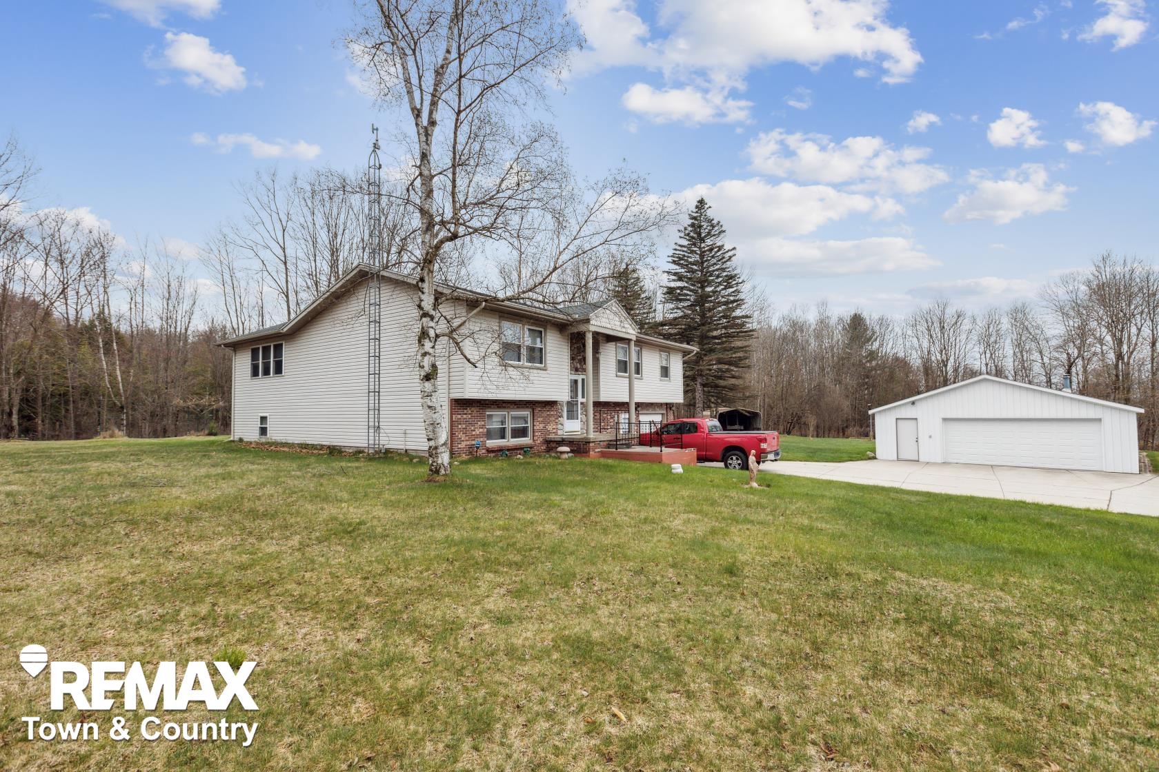 541 West Stockwell Road Harrison, MI 48625 - Photo 2 of 58 50173557-31da89a9-7d03-49a9-8425-b004c0ed4aa6.JPG