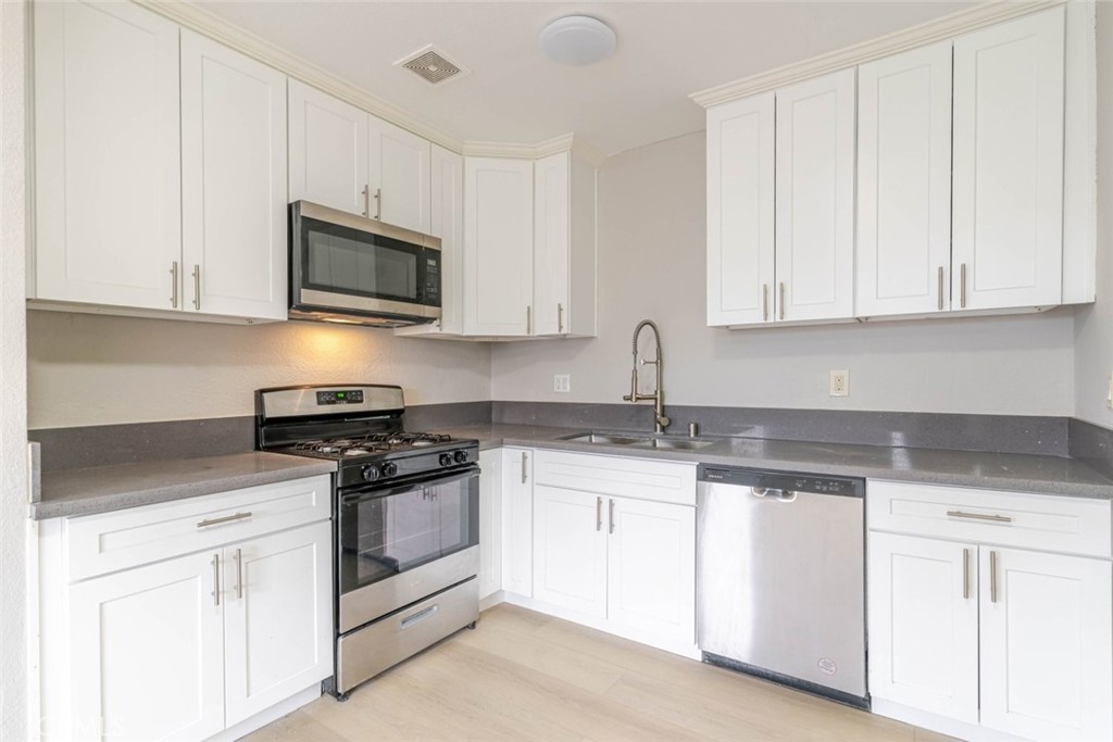 7137 Greeley Street, Unit 7 Tujunga, CA 91042 - Photo 6 of 17