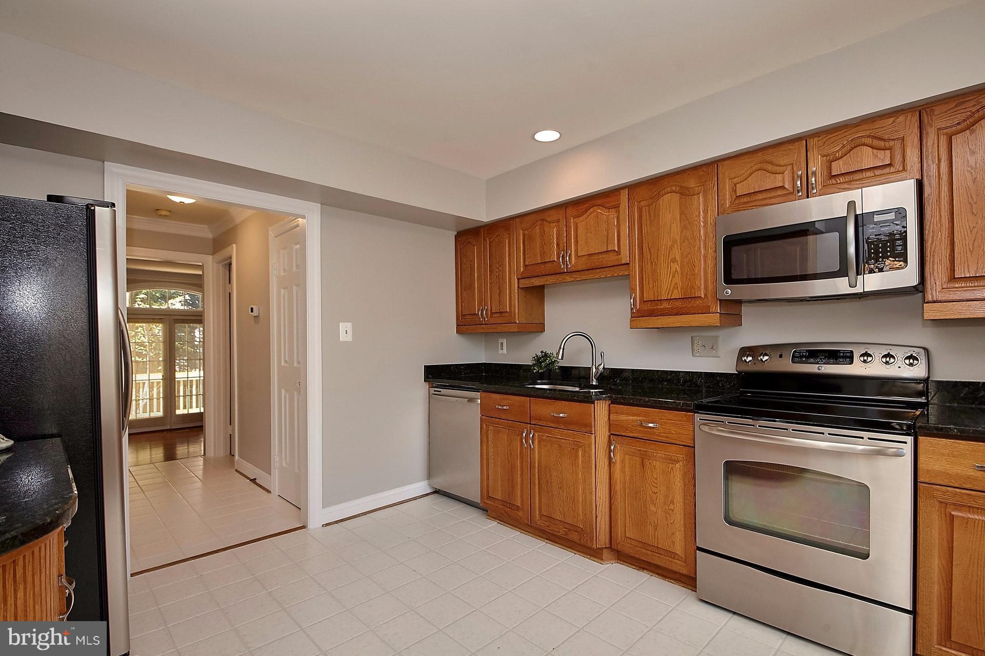 6514 Serenade Place Springfield, VA 22150 - Photo 12 of 30 Kitchen
