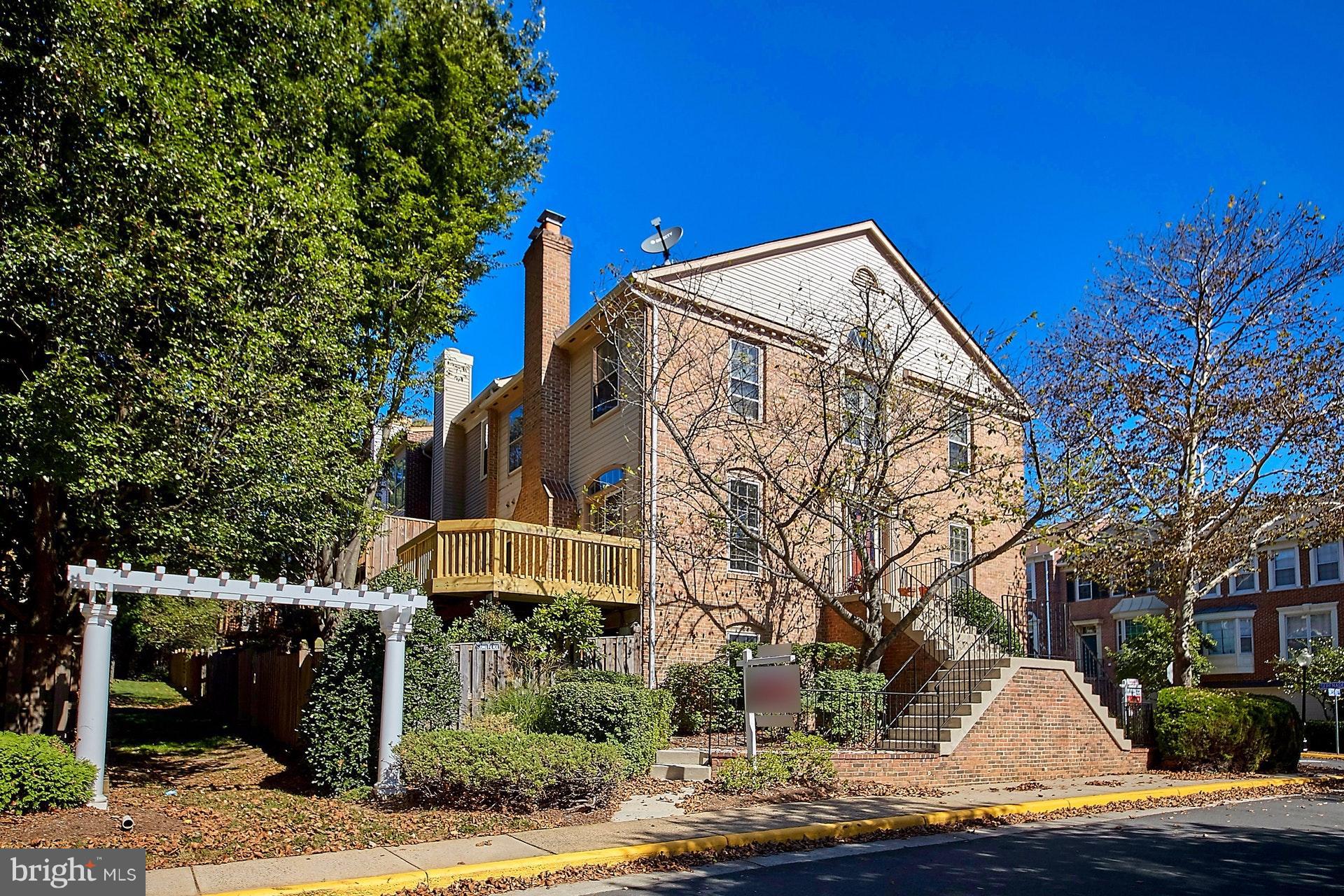 6514 Serenade Place Springfield, VA 22150 - Photo 3 of 30 Exterior (Rear)