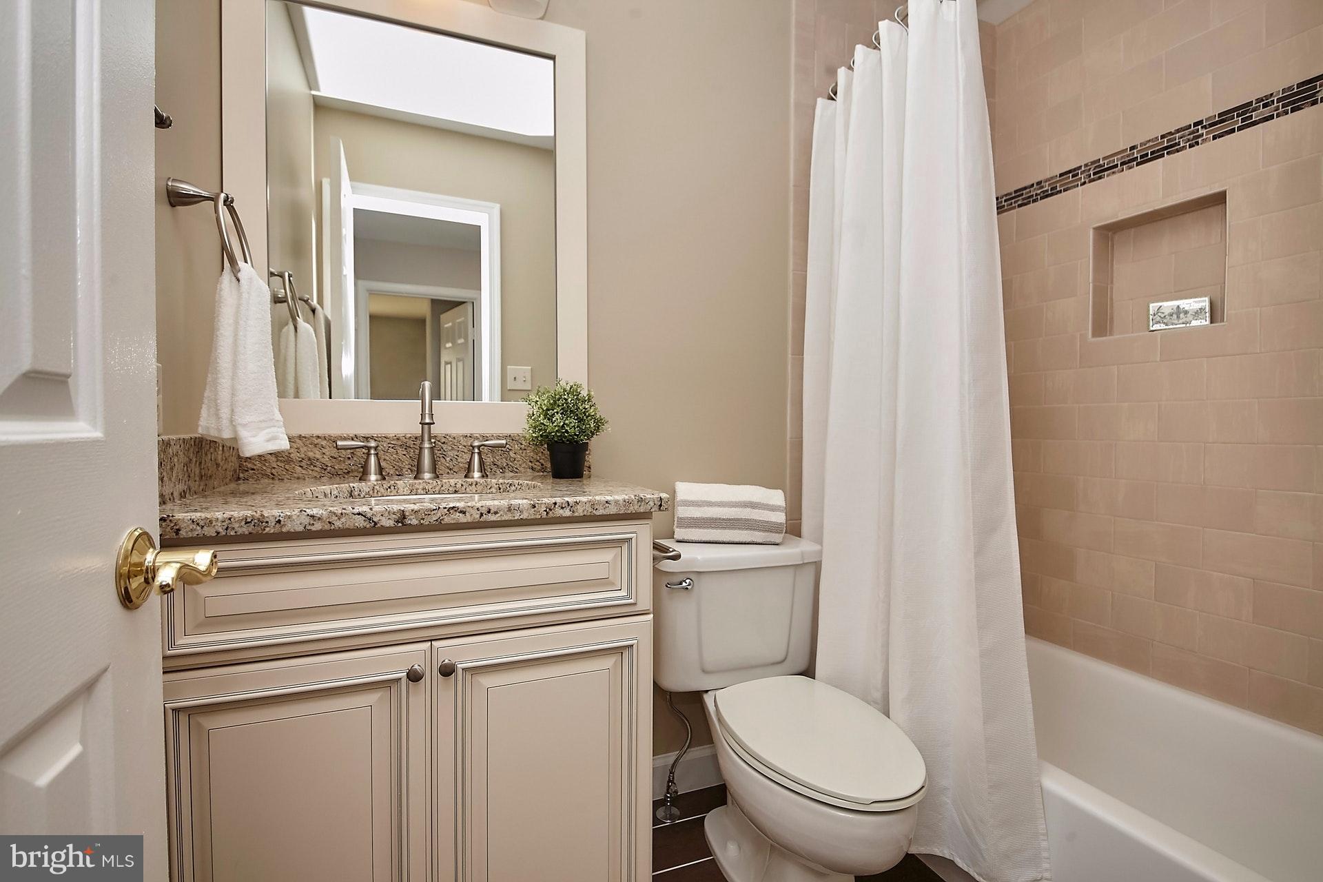 6514 Serenade Place Springfield, VA 22150 - Photo 23 of 30 Bath