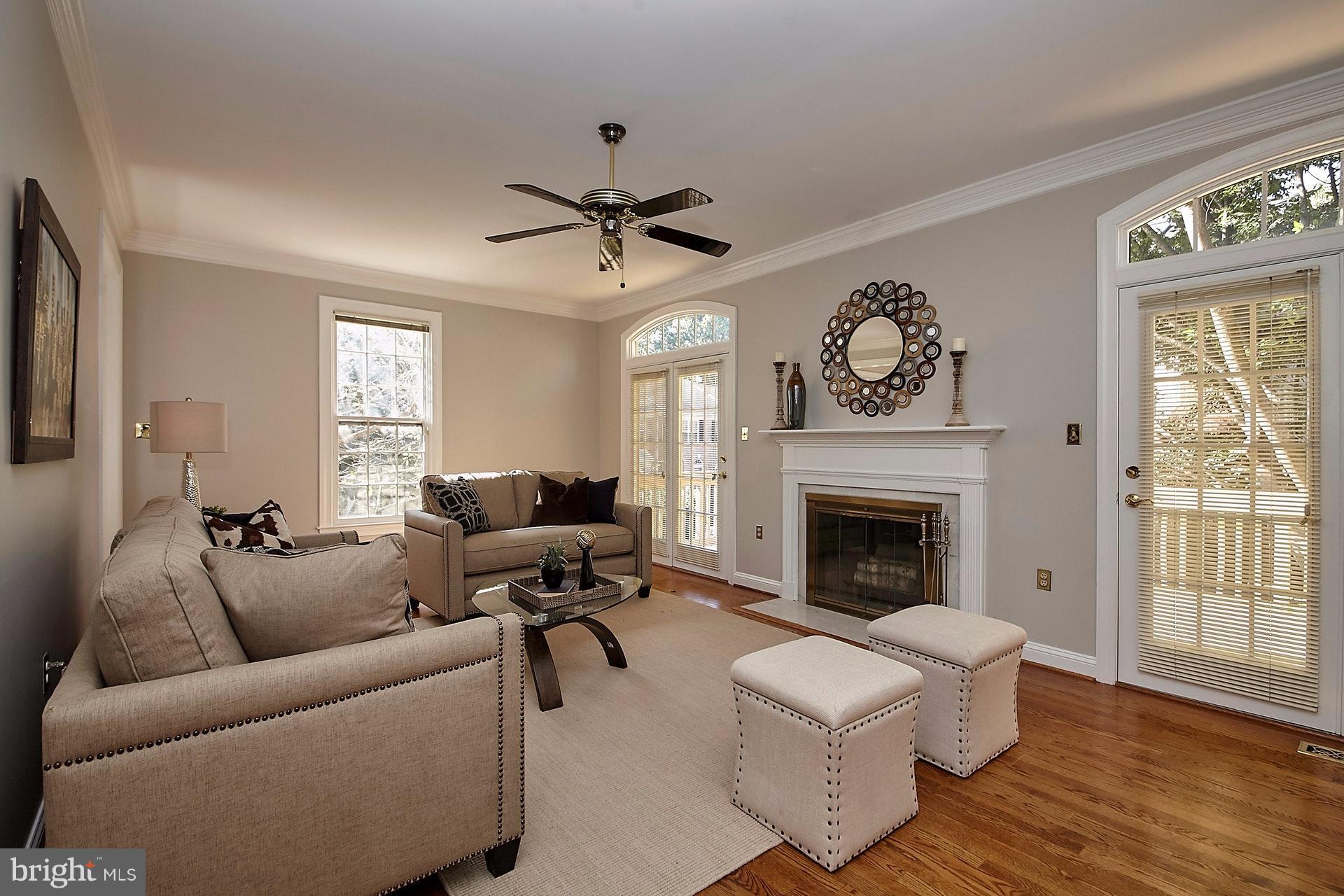 6514 Serenade Place Springfield, VA 22150 - Photo 7 of 30 Living Room
