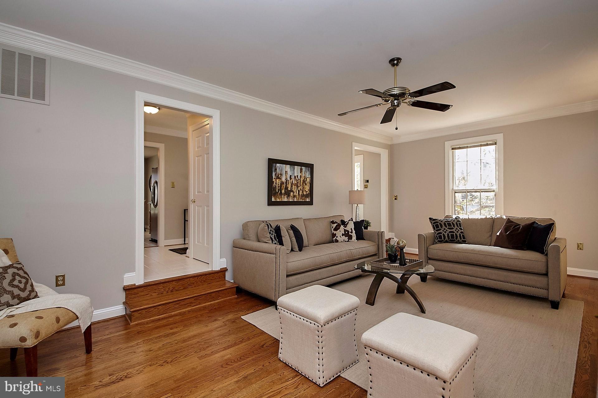 6514 Serenade Place Springfield, VA 22150 - Photo 8 of 30 Living Room