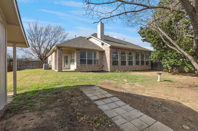 $525,000 | 2300 Caldwell Drive, Bedford, TX 76021