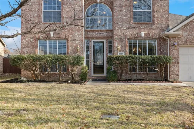 $525,000 | 2300 Caldwell Drive, Bedford, TX 76021