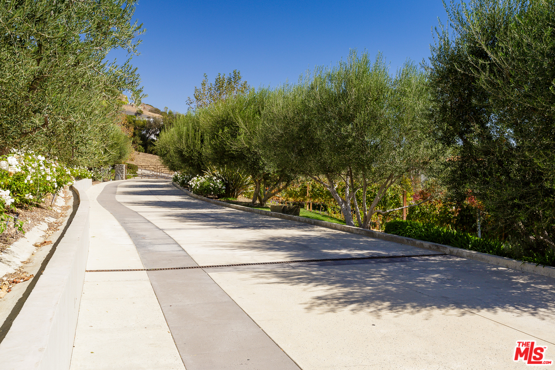 27366 Winding Way Malibu, CA 90265 - Photo 42 of 43