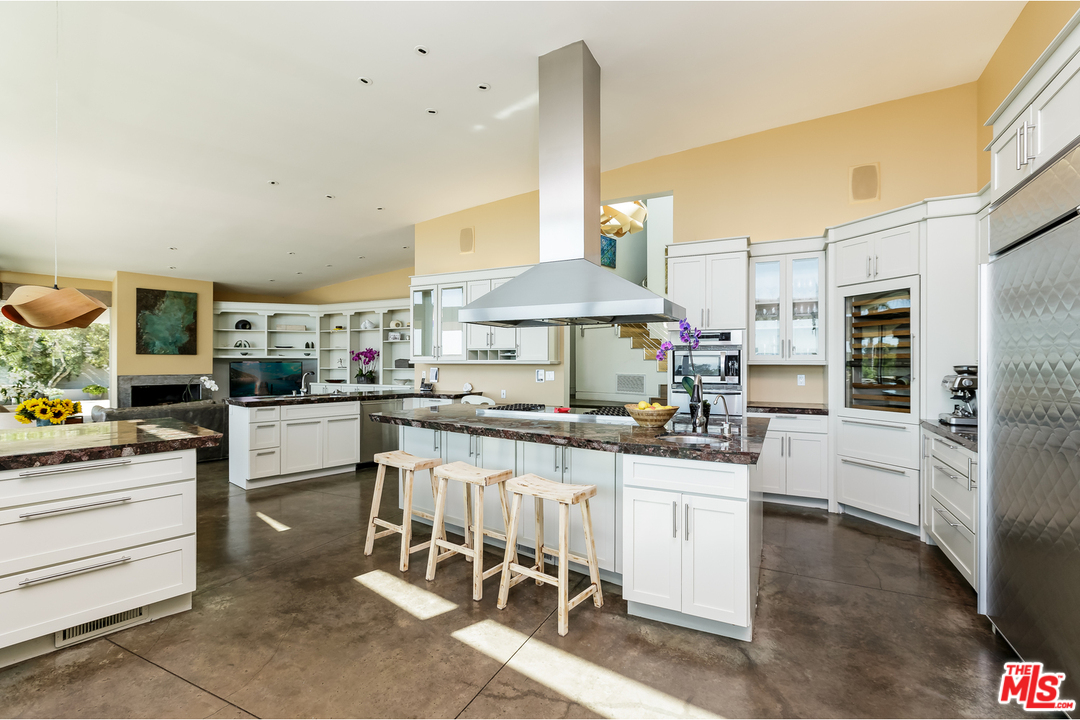 27366 Winding Way Malibu, CA 90265 - Photo 10 of 43