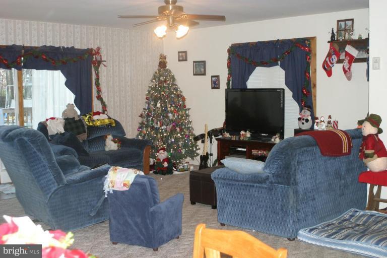 173 Choptank Road Stafford, VA 22556 - Photo 7 of 14 Family Room