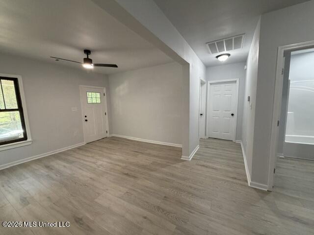 34 Leo Eaves Road Picayune, MS 39466 - Photo 7 of 19 Entrance and Living Area