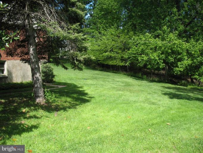 1604 Pinnacle Road Towson, MD 21286 - Photo 3 of 22 a view of yard with green space