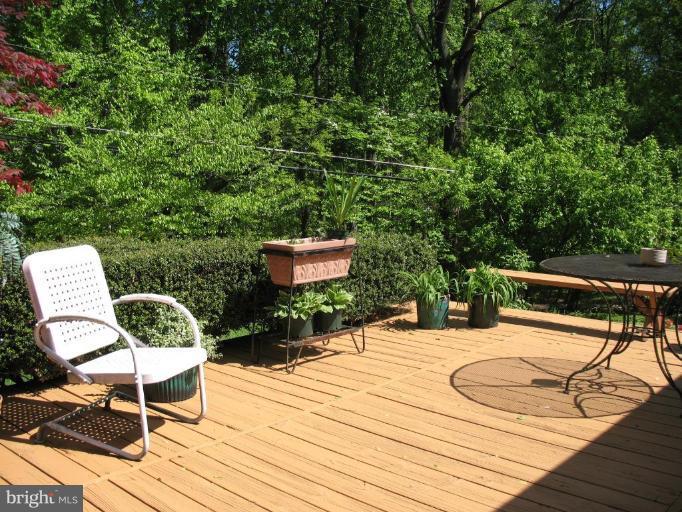 1604 Pinnacle Road Towson, MD 21286 - Photo 5 of 22 a outdoor space with furniture