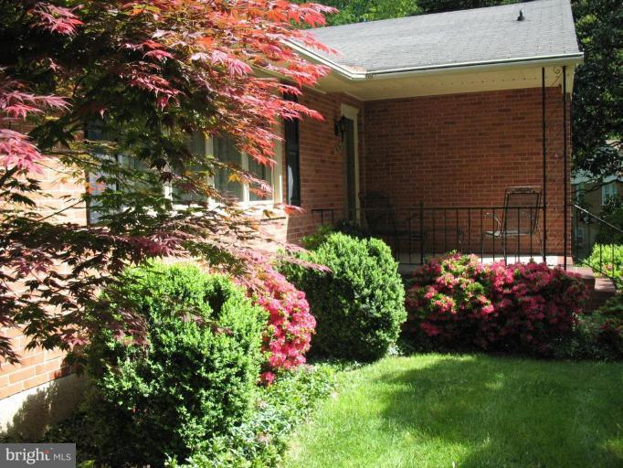 1604 Pinnacle Road Towson, MD 21286 - Photo 9 of 22 a view of a garden