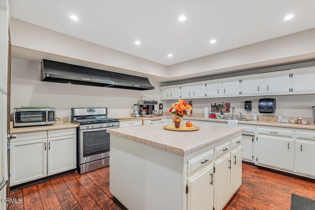 145 Ibsen Place, Unit 3 Oxnard, CA 93033 - Photo 40 of 47 43-DSC00475