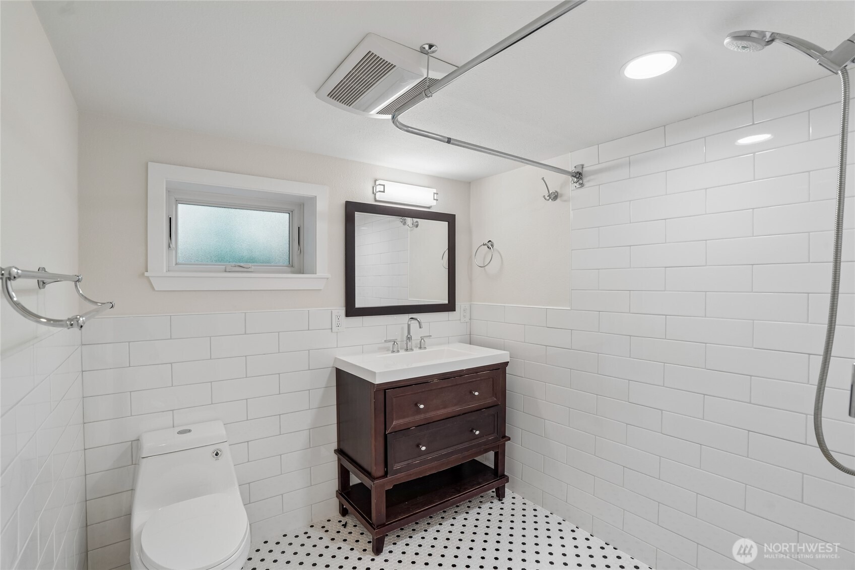 3004 Southwest Barton Street Seattle, WA 98126 - Photo 16 of 40