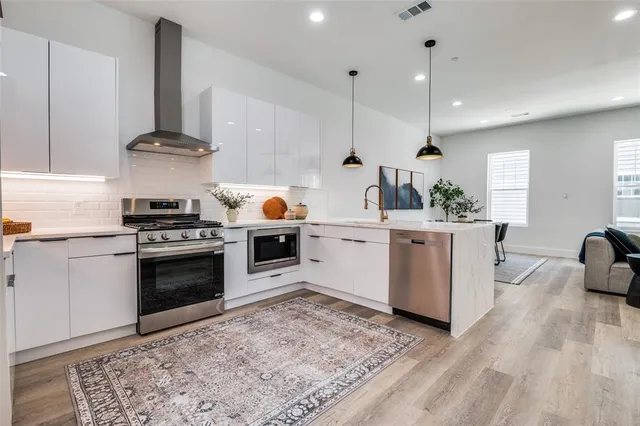 $2,850 | 631 North Tyler Street, Unit 303, Dallas, TX 75208