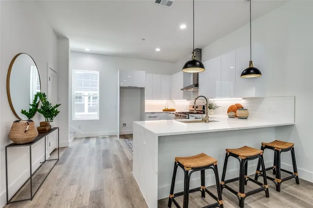 $2,850 | 631 North Tyler Street, Unit 303, Dallas, TX 75208