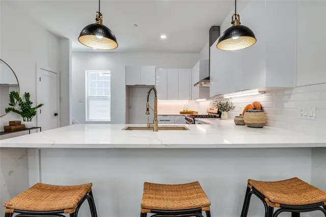 $2,850 | 631 North Tyler Street, Unit 303, Dallas, TX 75208