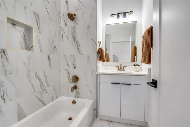 $2,850 | 631 North Tyler Street, Unit 303, Dallas, TX 75208