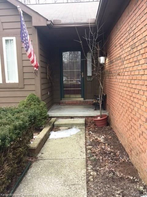 1607 Cardinal Ridge West Bloomfield, MI 48324 - Photo 3 of 19