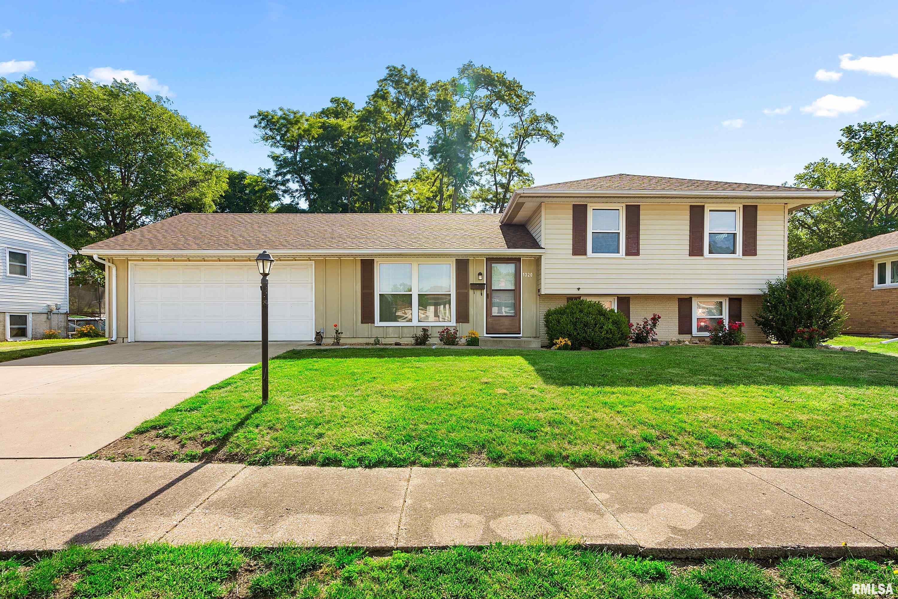 1320 Veerman Street Pekin, IL 61554 - Photo 1 of 33