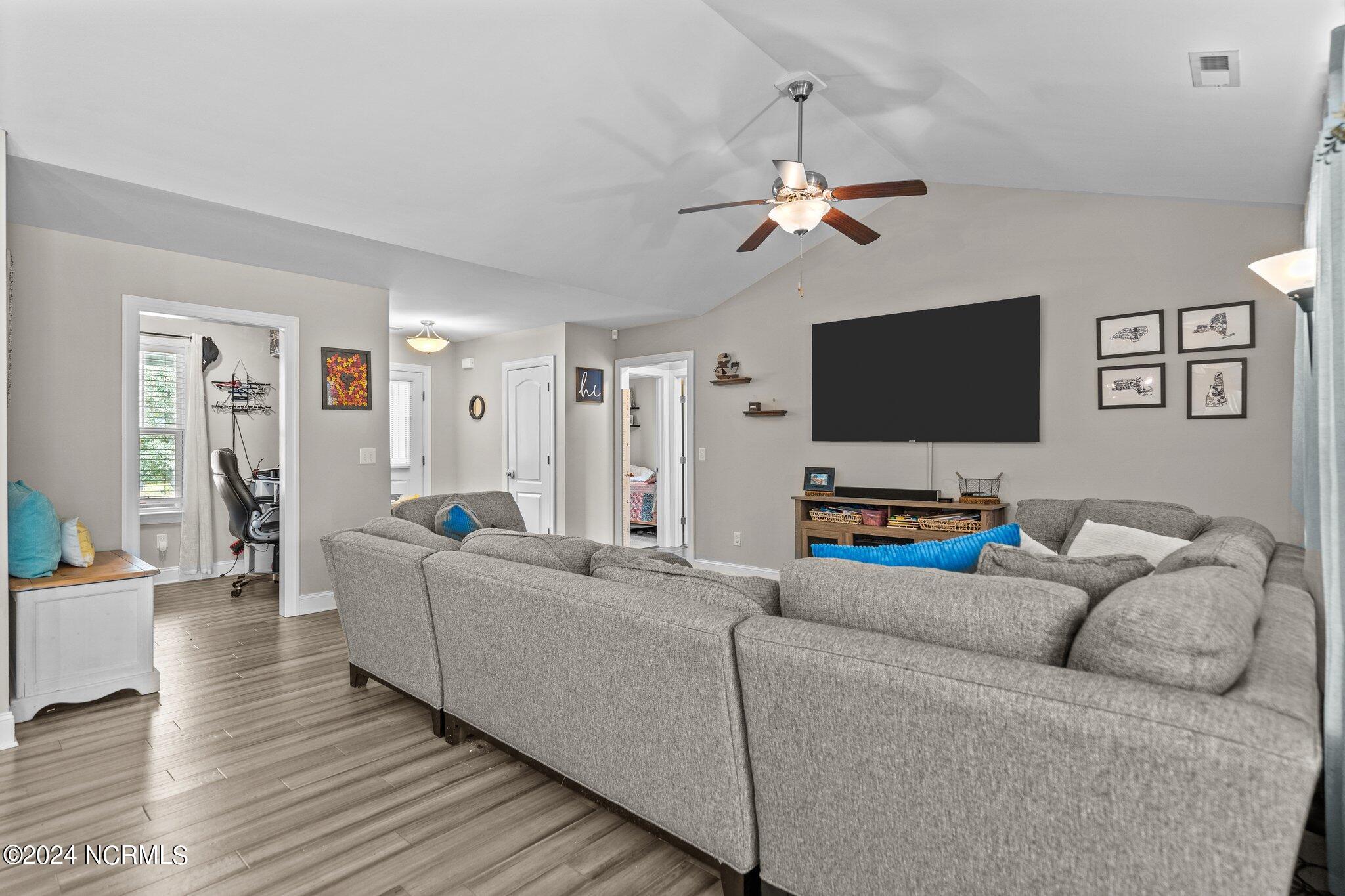 1088 Springdale Road Southport, NC 28461 - Photo 10 of 56 28-web-or-mls-DSC00889