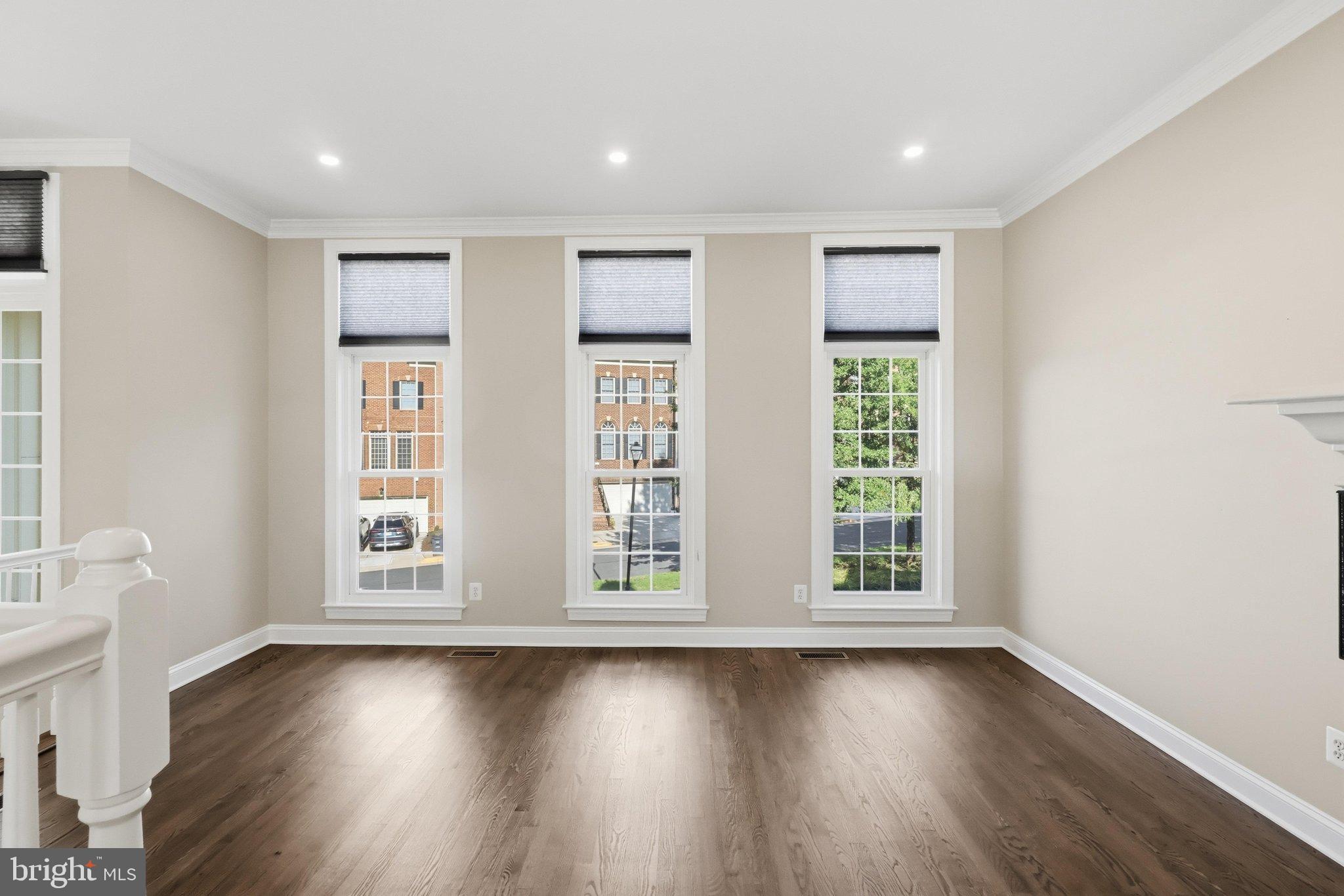 5424 Edsall Ridge Place Alexandria, VA 22312 - Photo 6 of 50 Living Room