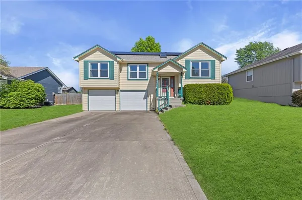 $270,000 | 821 Northeast Michael Drive, Lee's Summit, MO 64086