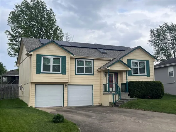 $270,000 | 821 Northeast Michael Drive, Lee's Summit, MO 64086