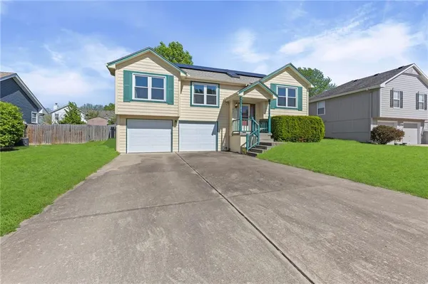 $270,000 | 821 Northeast Michael Drive, Lee's Summit, MO 64086