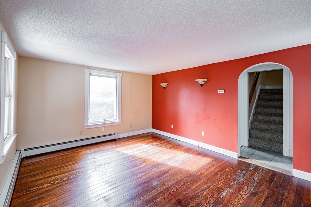 144 Lamont Street Springfield, MA 01119 - Photo 4 of 26 Gallery Image 4