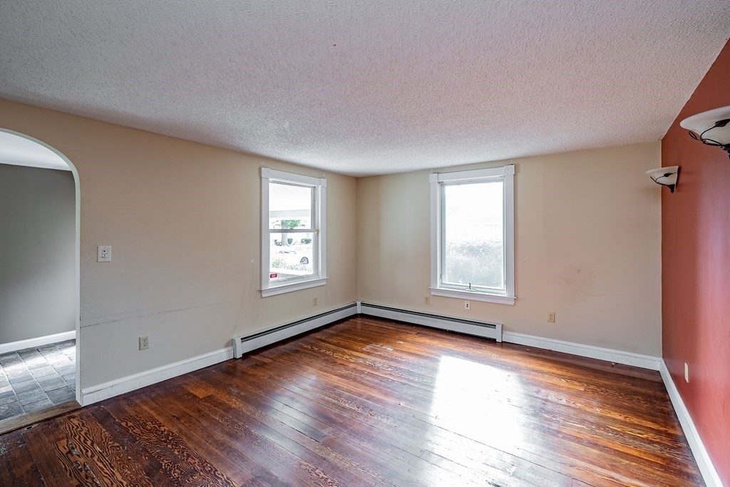 144 Lamont Street Springfield, MA 01119 - Photo 5 of 26 Gallery Image 5