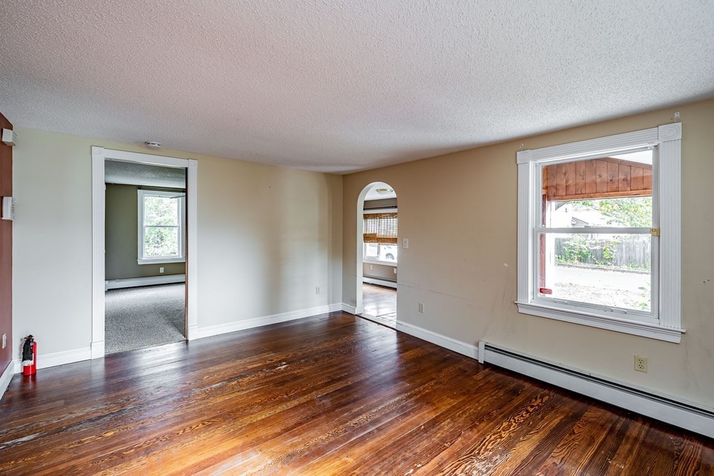 144 Lamont Street Springfield, MA 01119 - Photo 6 of 26 Gallery Image 6