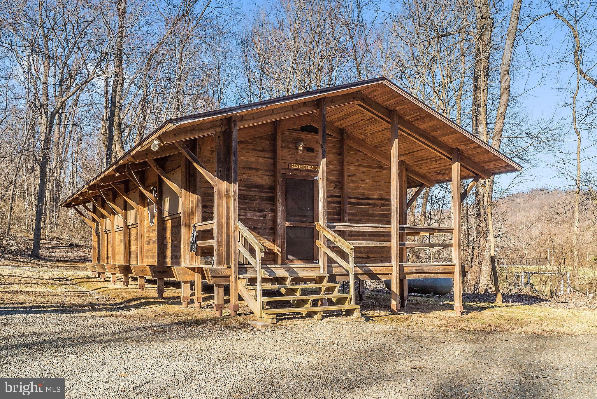 12494 Moss Hollow Road Markham, VA 22643 - Photo 12 of 26 Cabin
