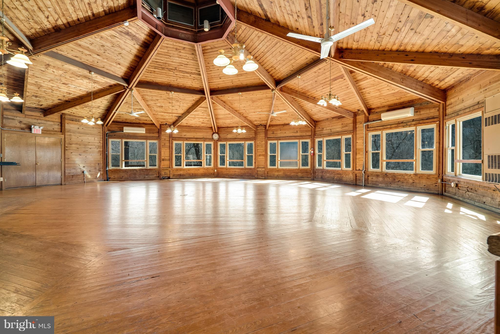 12494 Moss Hollow Road Markham, VA 22643 - Photo 4 of 26 Dining hall