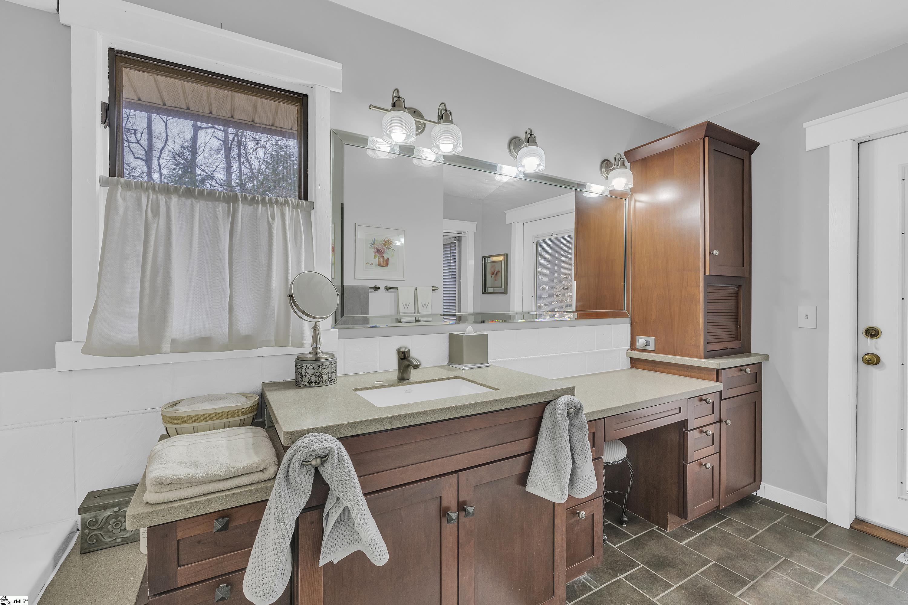 1004 Seven Springs Road Spartanburg, SC 29307 - Photo 17 of 34 Gallery Image 17