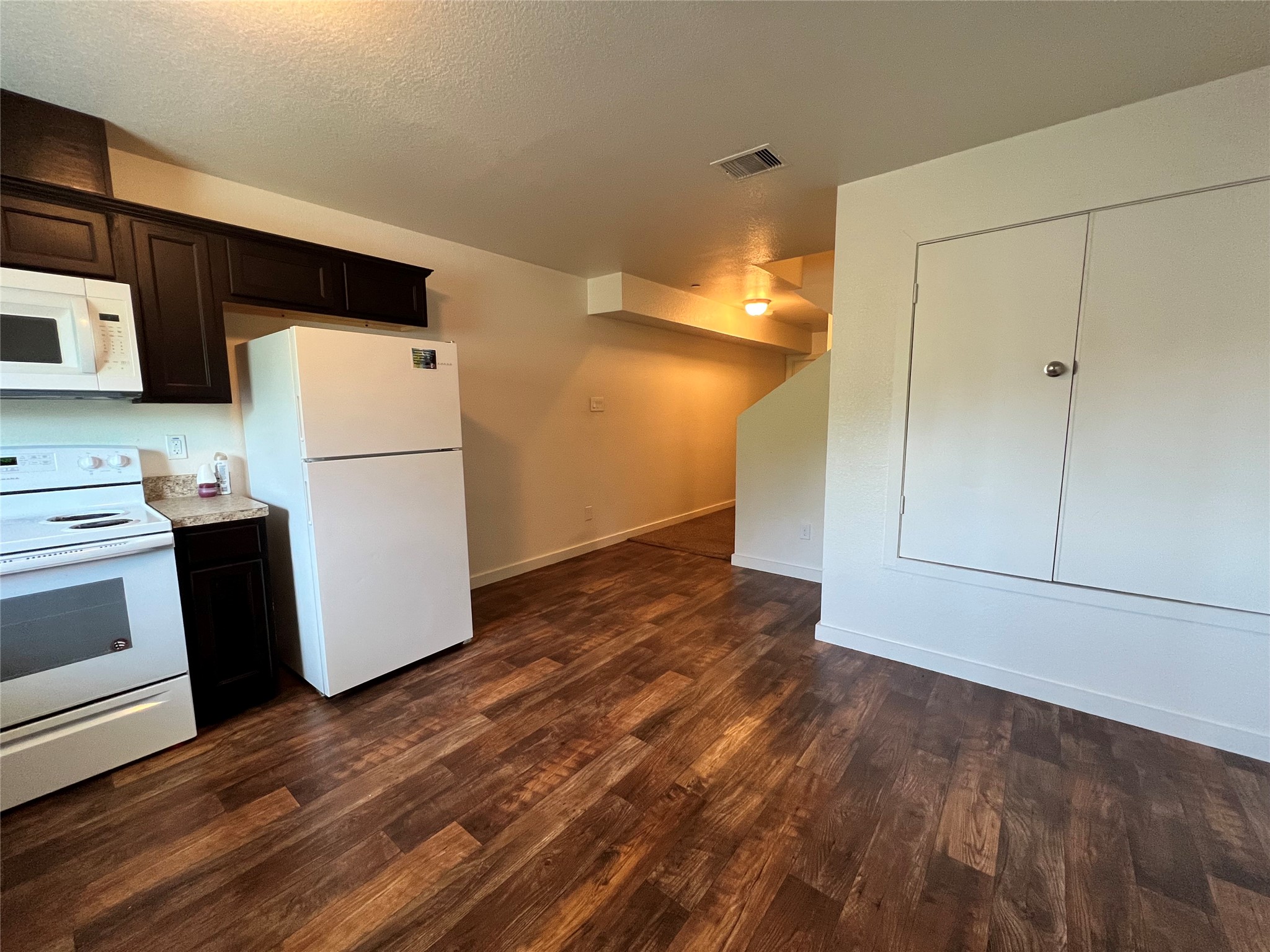 10535 Mills Road, Unit 5D Houston, TX 77070 - Photo 5 of 14 Kitchen on Second Floor
