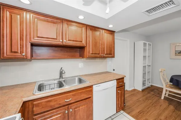 $210,000 | 2240 Spruce Lane, Unit D, Palm Harbor, FL 34684