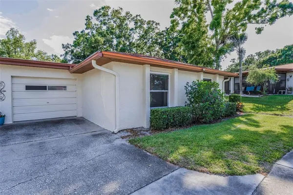$210,000 | 2240 Spruce Lane, Unit D, Palm Harbor, FL 34684