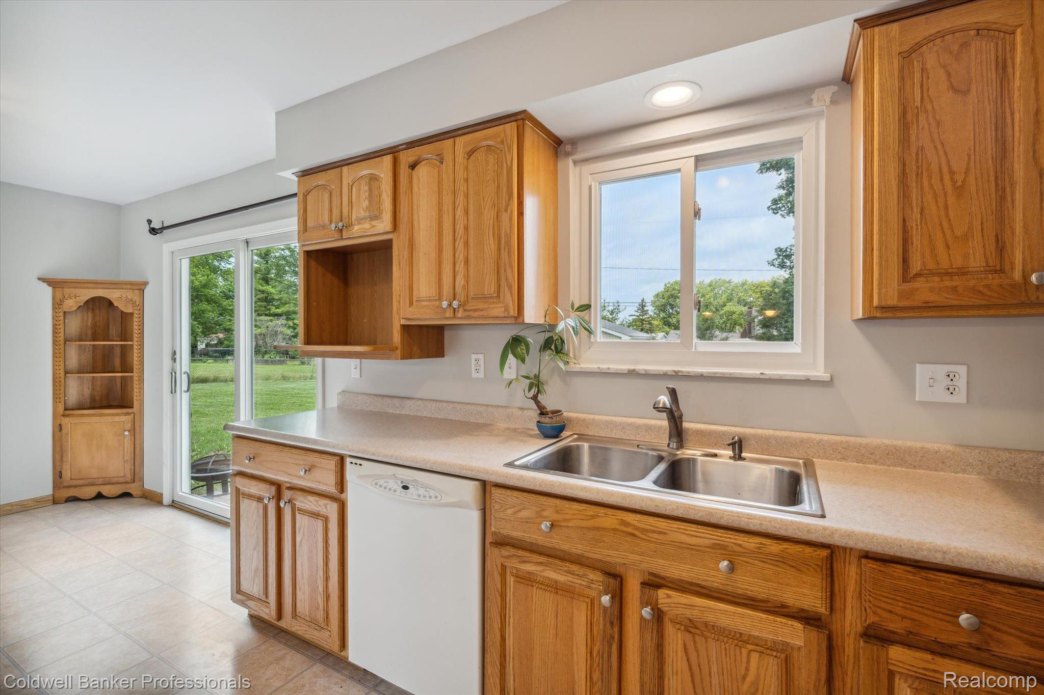 5094 West Ray Road Linden, MI 48451 - Photo 12 of 39 Gallery Image 12