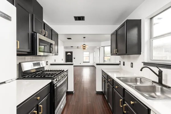 $2,200 | 6908 Villita Cove, Austin, TX 78741