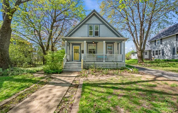 $296,108 | 434 South 3rd Street, West Dundee, IL 60118