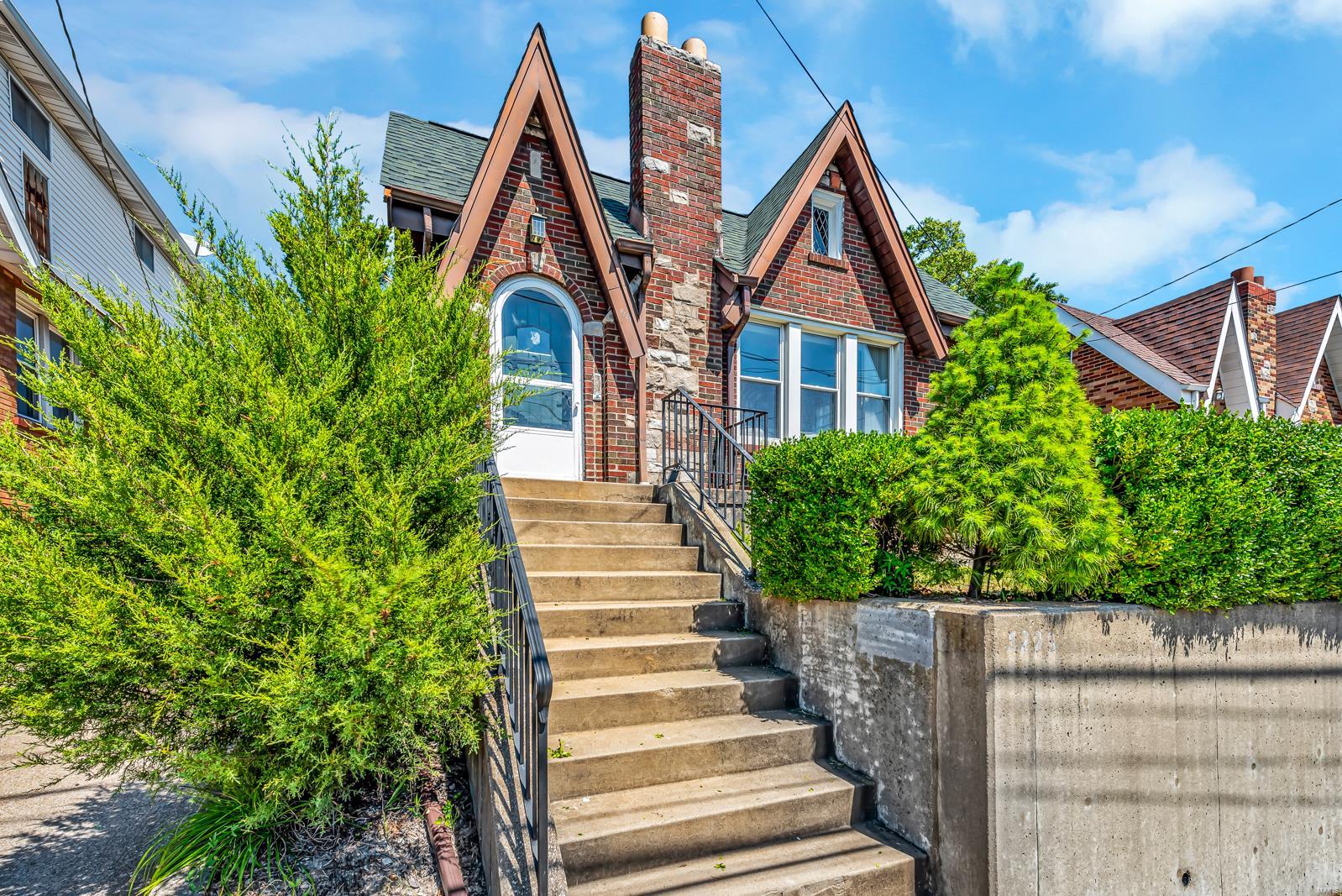 5223 Weber Road St. Louis, MO 63123 - Photo 1 of 34 Gallery Image 1