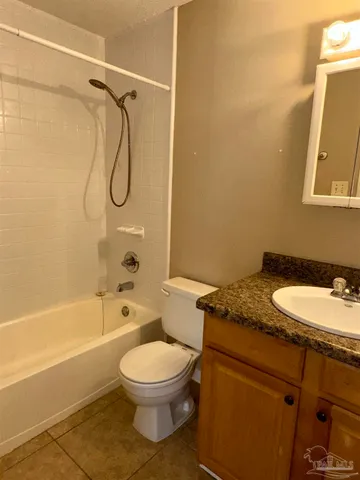 $1,300 | 3406 Green Briar Circle, Unit B, Gulf Breeze, FL 32563