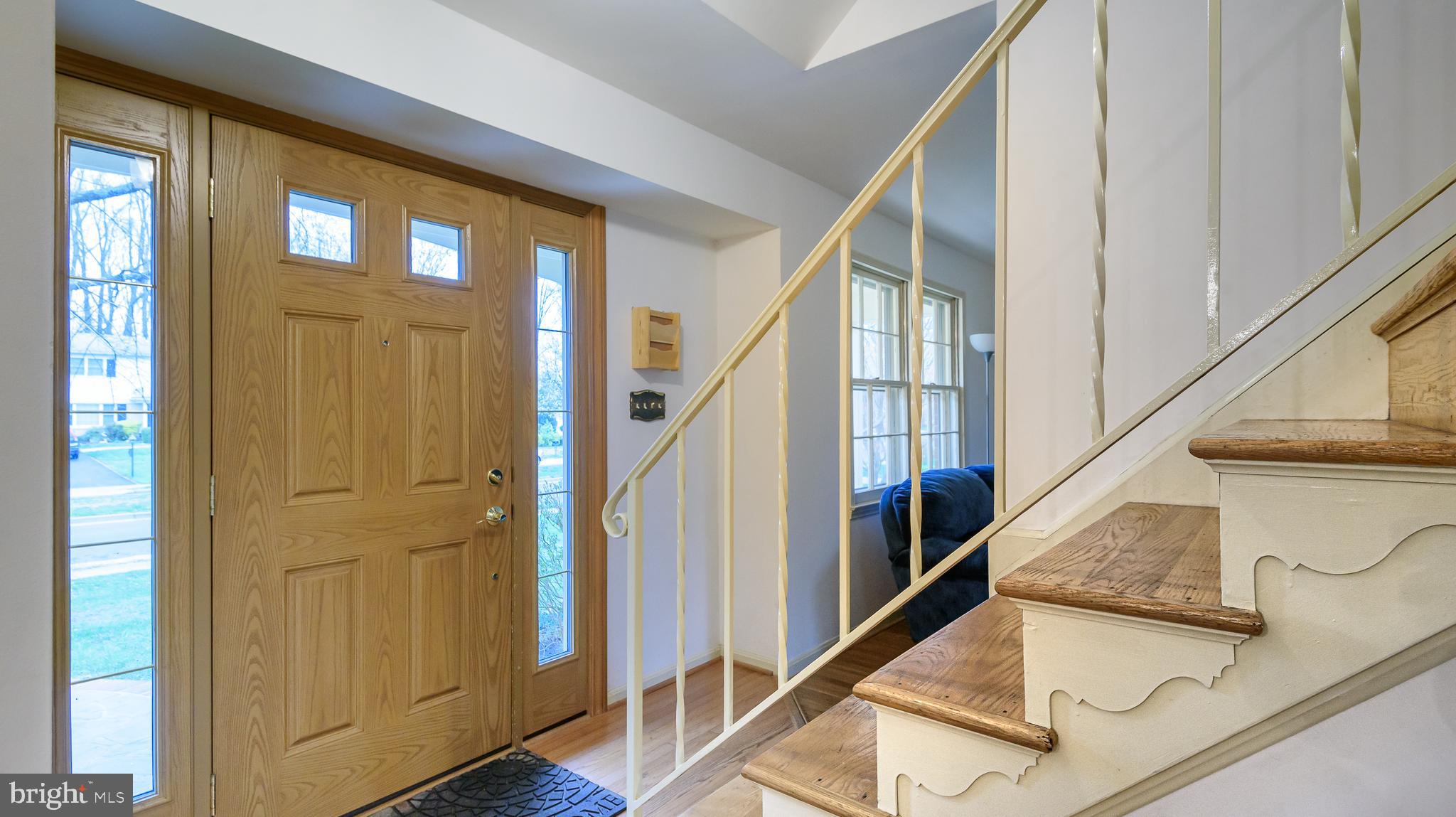 6912 Sydenstricker Road Springfield, VA 22152 - Photo 19 of 41 Foyer